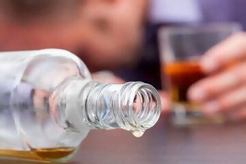 مسمومیت با الکل ۲ نفر را به کام مرگ کشاند
