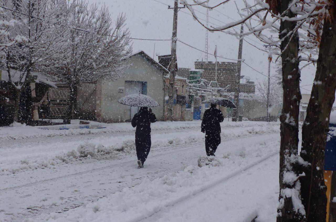 بارش شدید برف در کرمانشاه + فیلم