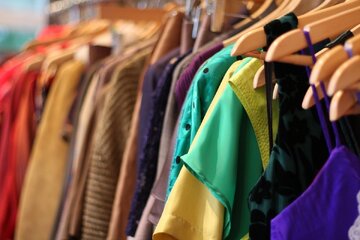 کشف انبار پوشاک قاچاق در تهران