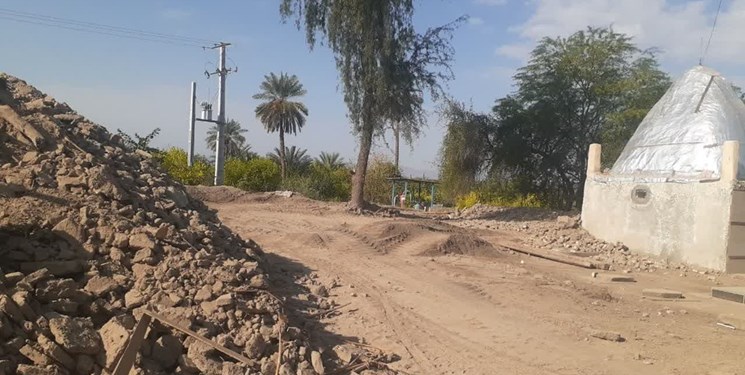 تخریب شبانه حسینیه ۳۰۰ ساله در رودان + عکس