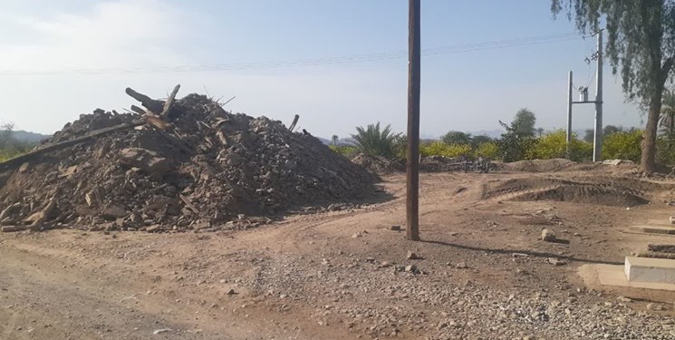 تخریب شبانه حسینیه ۳۰۰ ساله در رودان + عکس