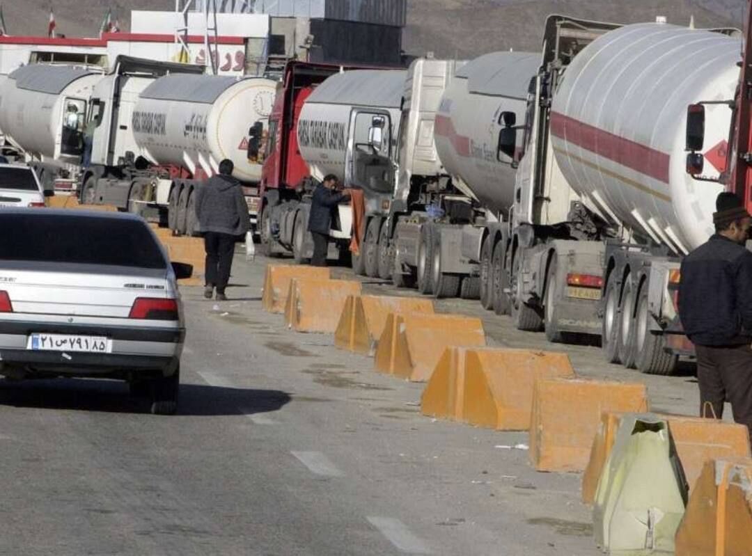 صف ۳ روزه برای سوختگیری در گمرک جلفا