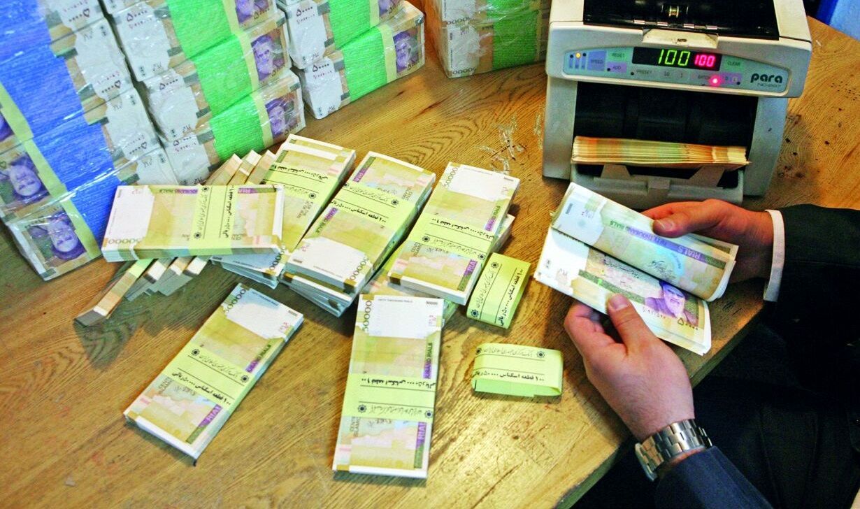 پاداش بازنشستگان پرداخت میشود