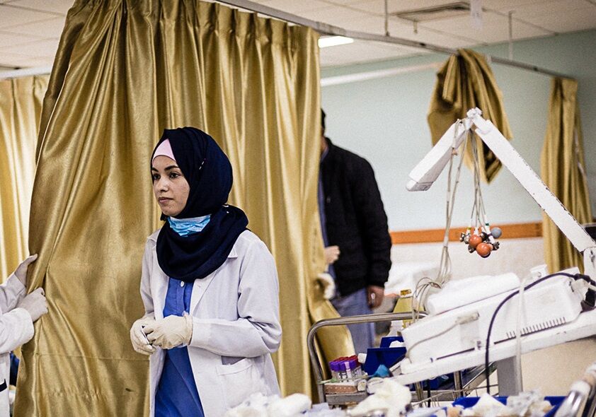 مرگ بیماران غزه در بیمارستان یکی پس از دیگری + فیلم