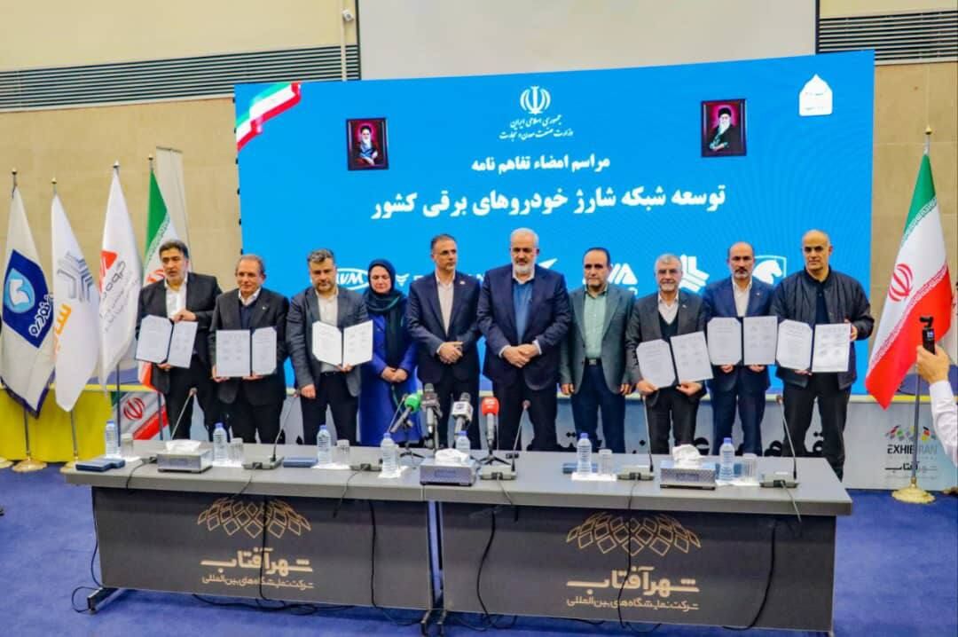 بازدید وزیر صمت از خودرو ایگل کرمان موتور