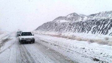 برف و کولاک سه جاده اصلی خراسان رضوی را مسدود کرد