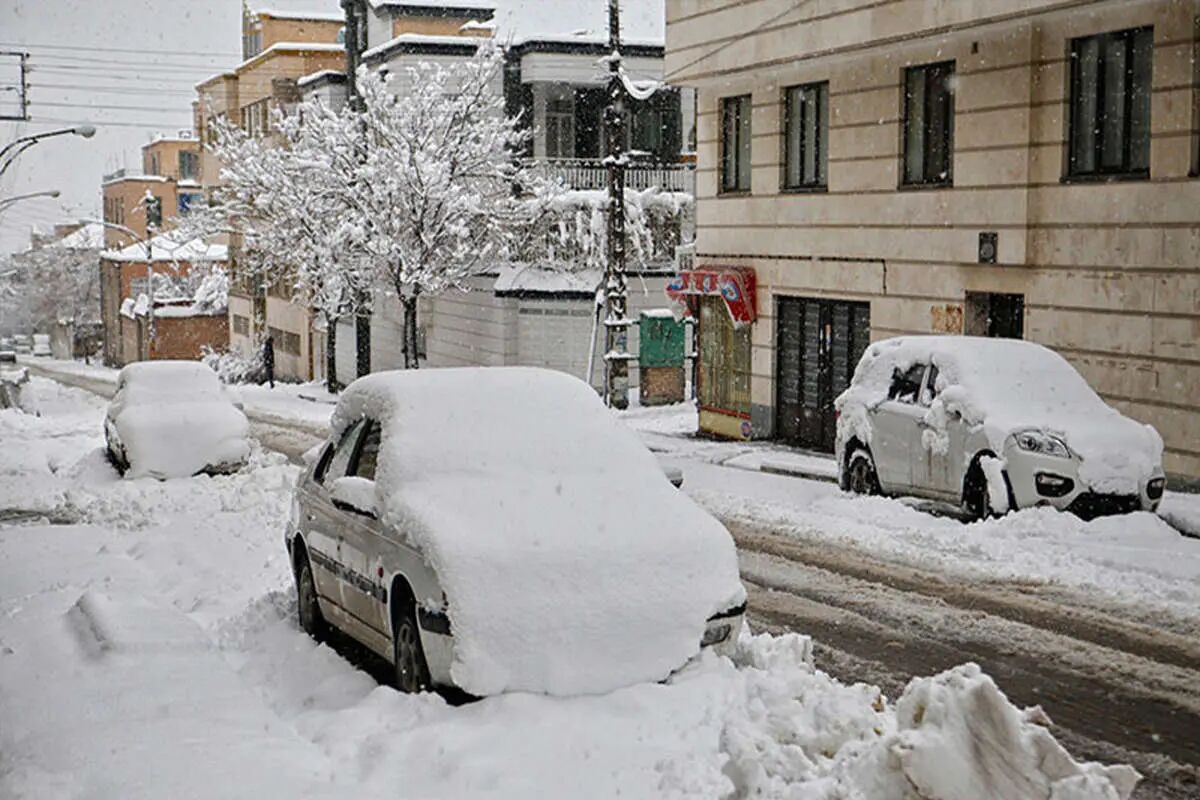 برف و سرما استان مرکزی را تعطیل کرد