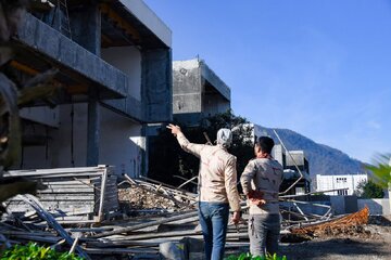 استمرار عملیات تخریب ۶۴ ویلای غیرمجاز در شهرستان نوشهر/ عملیات تا پایان تخریب کامل ساختمان‌های غیر مجاز ادامه دارد