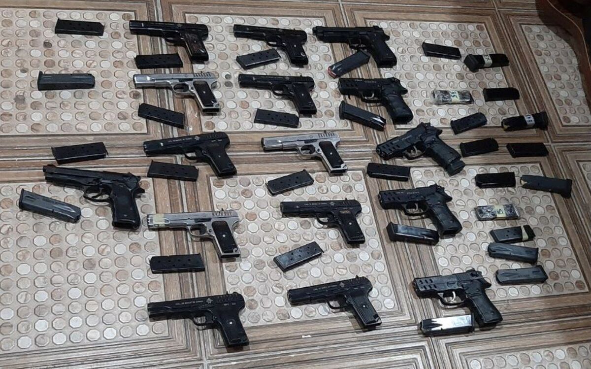 کشف ۲۸ قبضه سلاح و دستگیری ۵۲ سارق در دزفول
