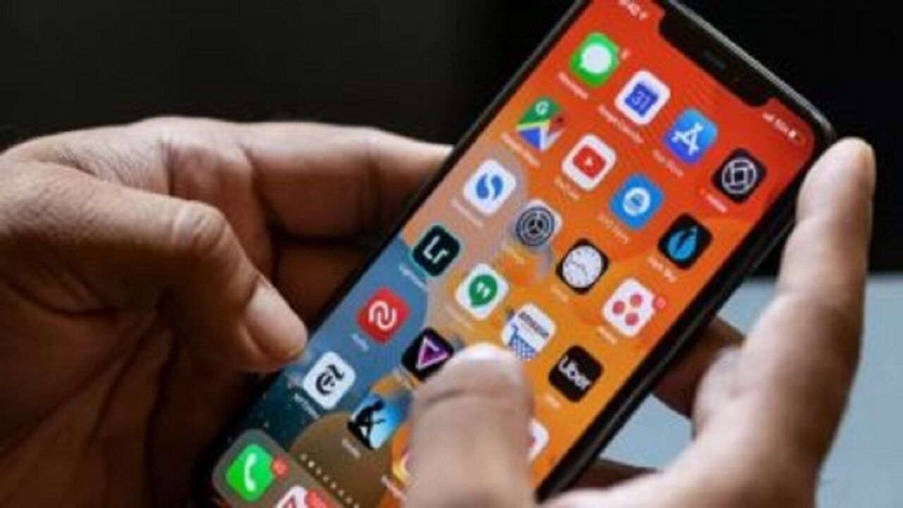 این برنامهها را فورا از گوشیتان حذف کنید