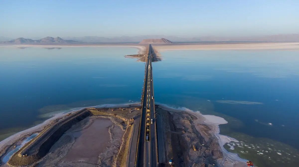 پشت پرده جوشش چشمه‌های آب در دریاچه ارومیه + فیلم