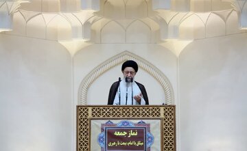 امام جمعه گرگان: امام خمینی ایران را از حیات خلوت آمریکایی‌ها خارج کرد