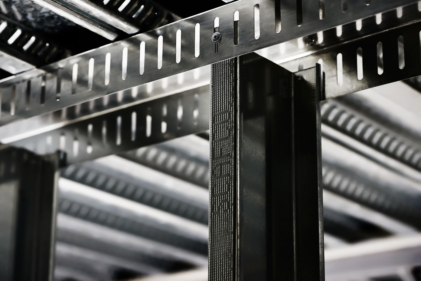 قیمت نبشی و ناودانی در بازار آزاد + مقایسه قیمت کارخانه و بازار