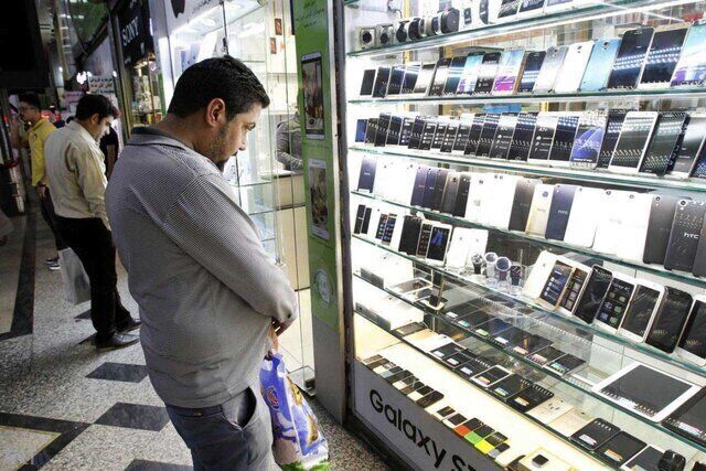 ۱۳ میلیون تلفن همراه از گمرکات کشور ترخیص شد