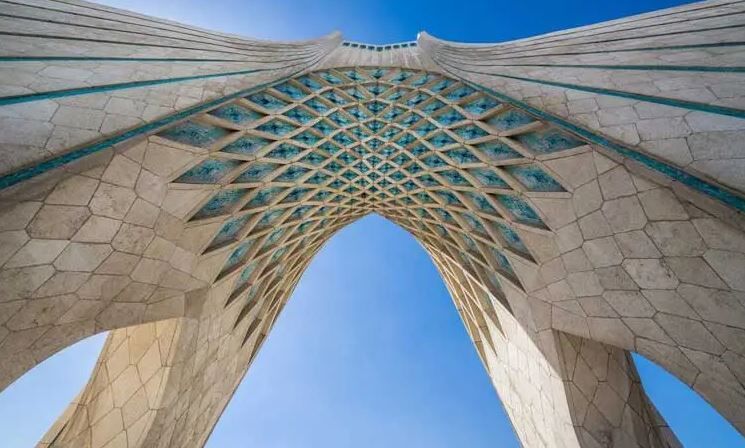 برج آزادی با نام خرمآباد نورپردازی میشود