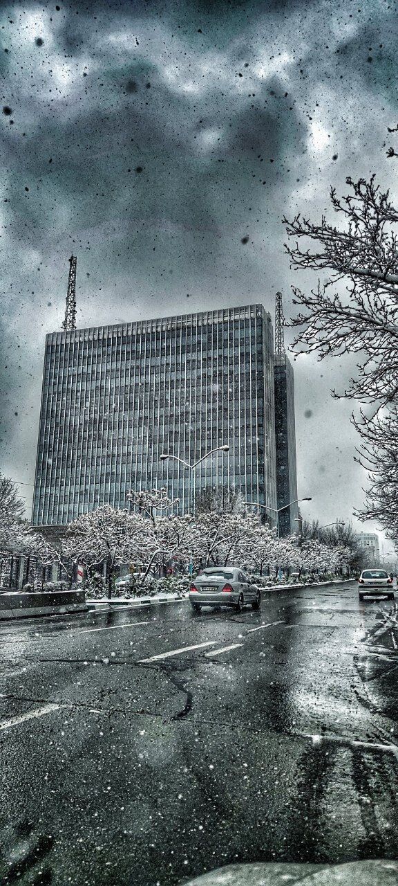 ساختمان بورس؛ امروز ساختمان بورس؛ امروز