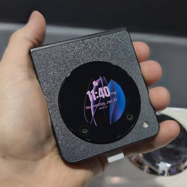 ارزانترین گوشی تاشوی جهان / زنگ خطر برای سامسونگ به صدا درآمد