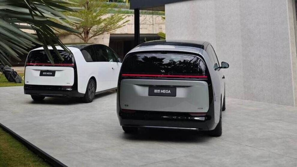 لی اوتو مگا؛ معرفی MPV چینی که از پورشه تایکان هم بهتر است! + عکس