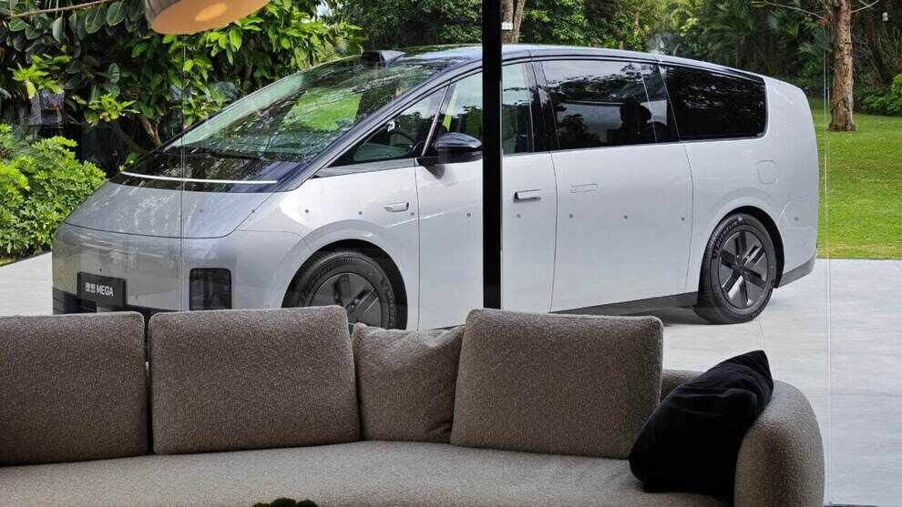 لی اوتو مگا؛ معرفی MPV چینی که از پورشه تایکان هم بهتر است! + عکس