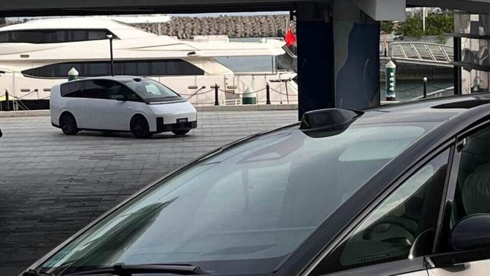 لی اوتو مگا؛ معرفی MPV چینی که از پورشه تایکان هم بهتر است! + عکس