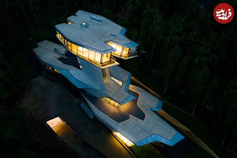 خانۀ عجیبی که مشهورترین معمار دنیا در جنگل‌های روسیه ساخت + عکس