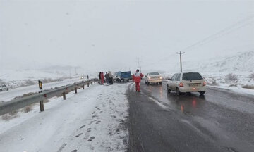 امدادرسانی به ۹۰۶ نفر گرفتار در برف در کرمان + عکس