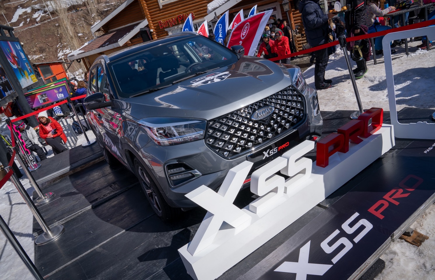 قهرمانی در قلب کوهستان در مسابقات جایزه بزرگ اسکی اسنوبرد MVM