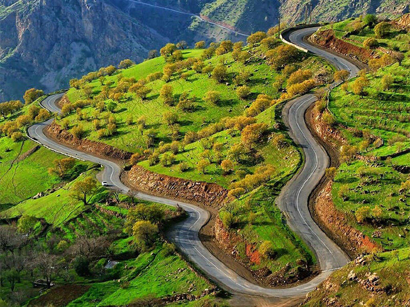 زیبا ترین جاده های کردستان؛ میان کوه های سر به‌ فلک کشیده زاگرس