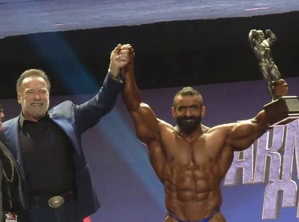 گرگ ایرانی در آمریکا قهرمان شد