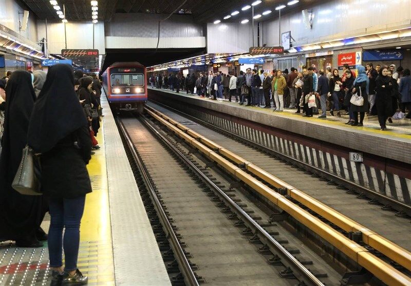 ازدحام شدید در متروی تهران / ماجرا چیست؟