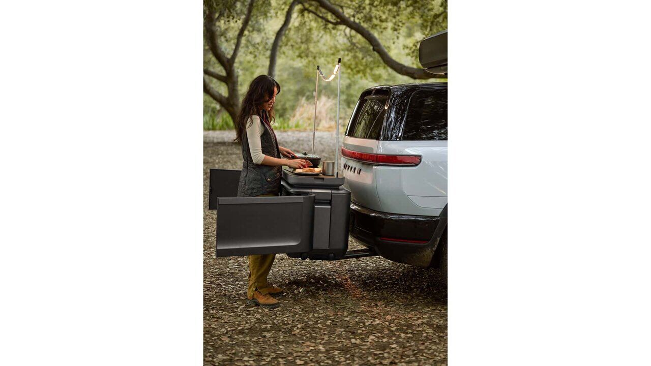 عکس | با خرید این خودرو نیازی به خانه ندارید