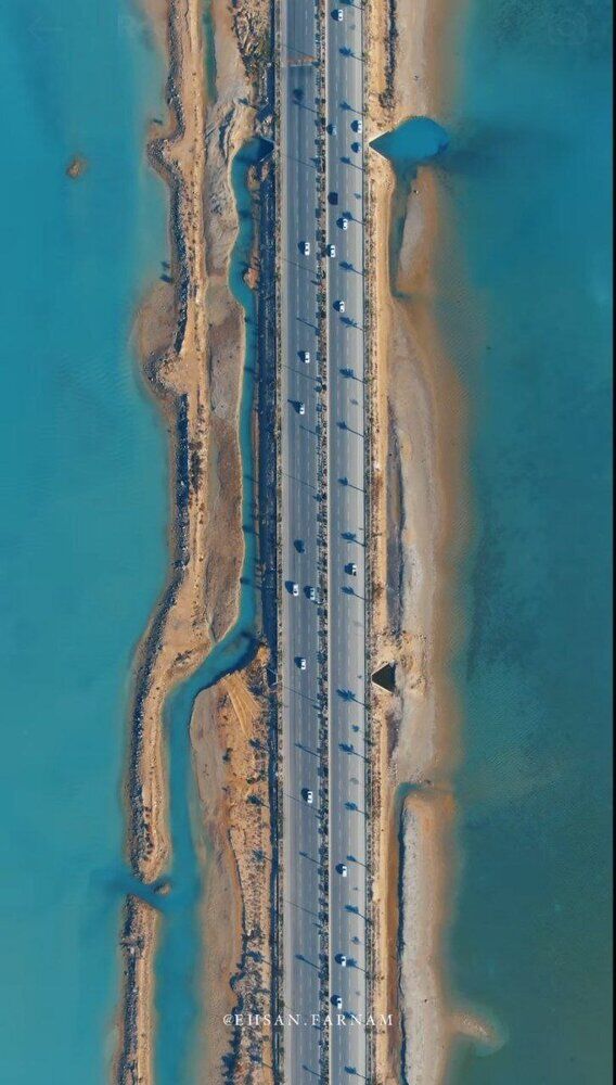 این جاده‌ در بوشهر از وسط دریا می‌گذرد + عکس