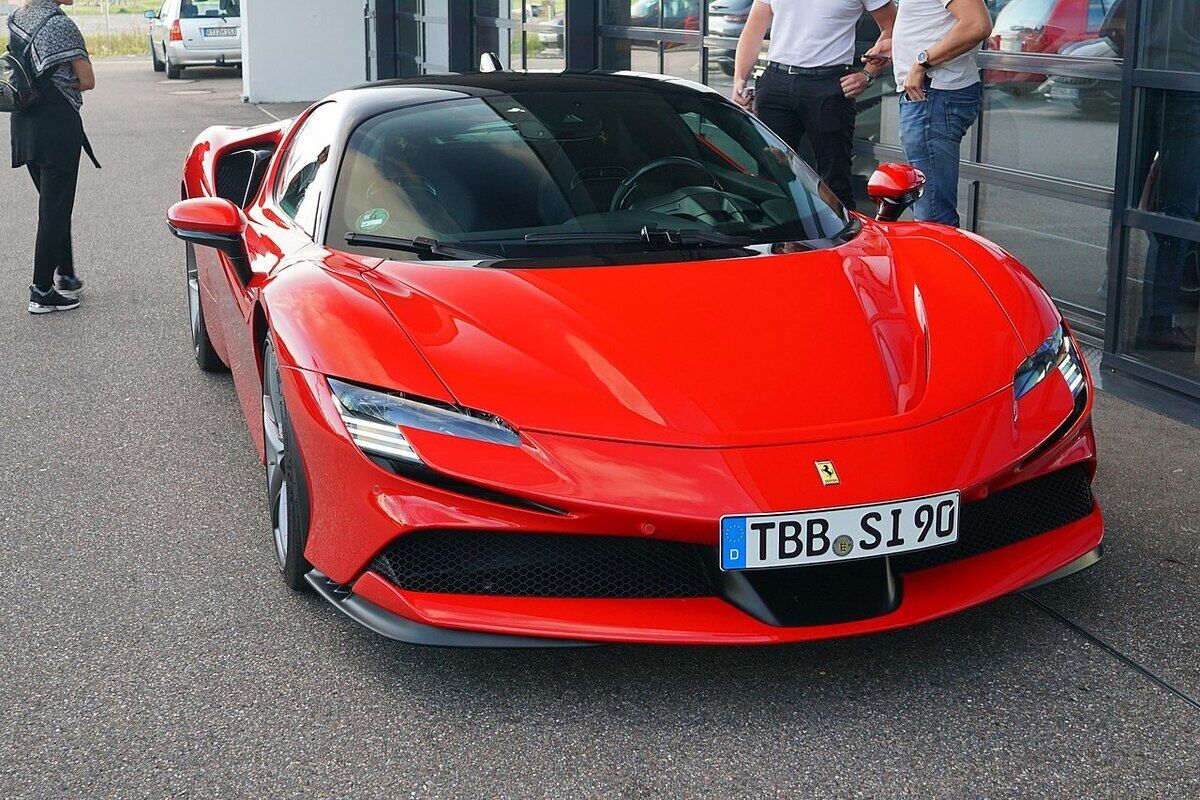 فراری اس اف۹۰ استراداله؛ خاصترین هیولای ایتالیایی!