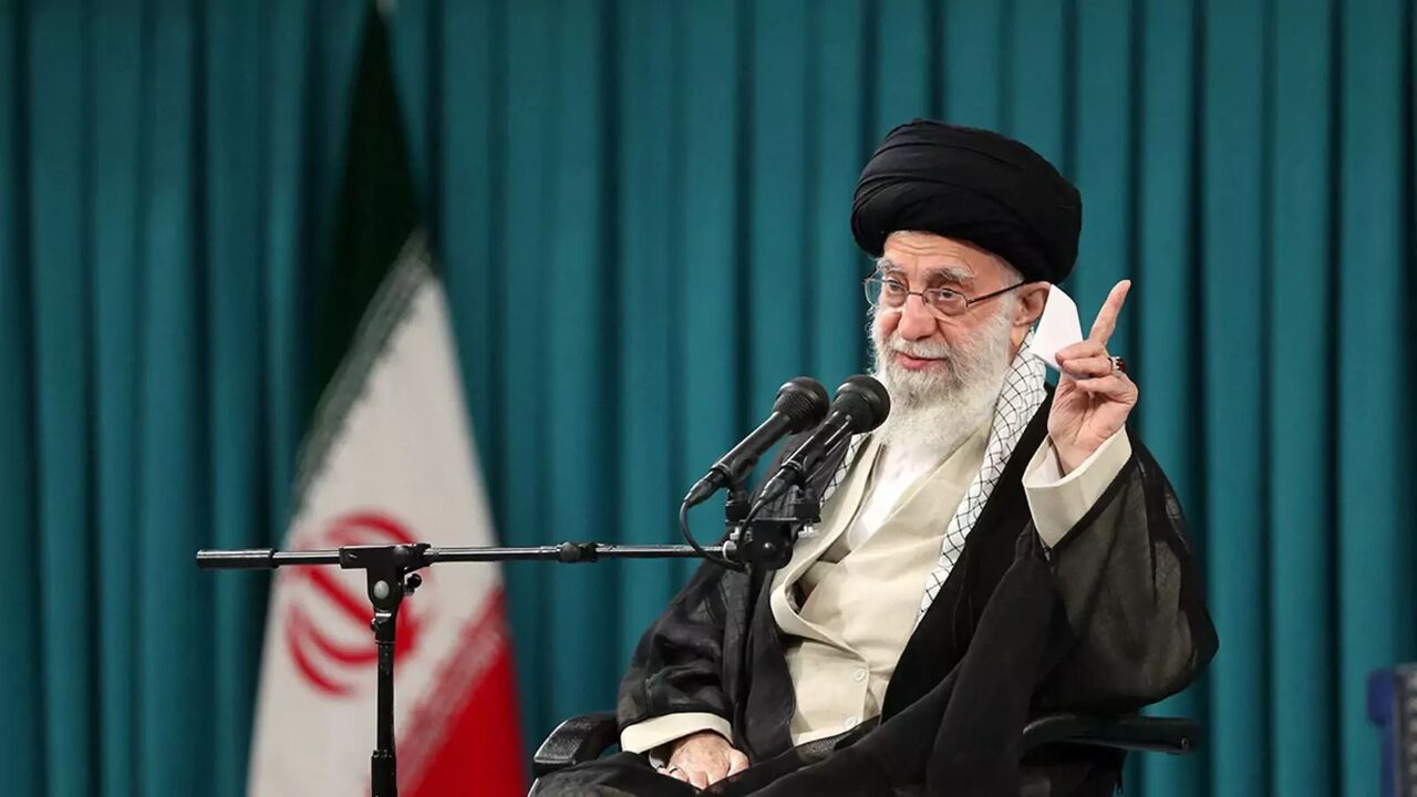 Leader Donates Fund to Free Iranian Prisoners in Need