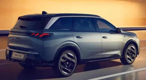 پژو ۵۰۰۸ سه ردیفه جدید معرفی شد؛ شاسی بلند ایدهآل برای خانوارها