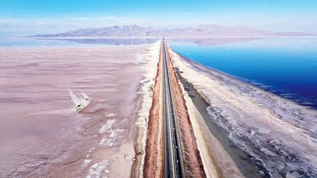 دریاچه ارومیه میزبان گردشگران نوروزی شد + فیلم