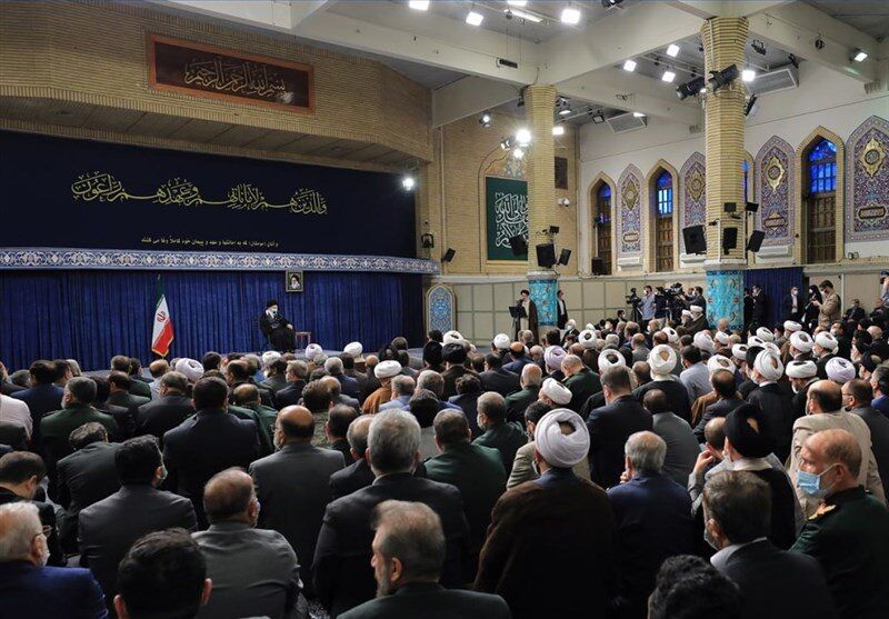 رهبر معظم انقلاب امروز با شاعران افطار میکنند