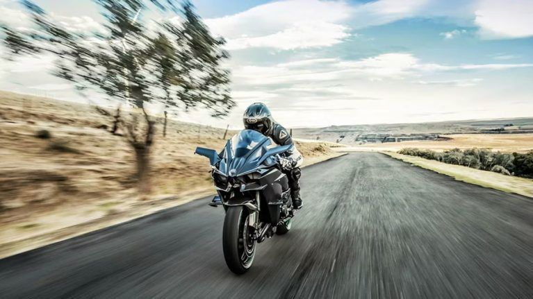 چرا کاوازاکی نینجا H2R جذابترین ابر موتورسیکلت دنیاست؟