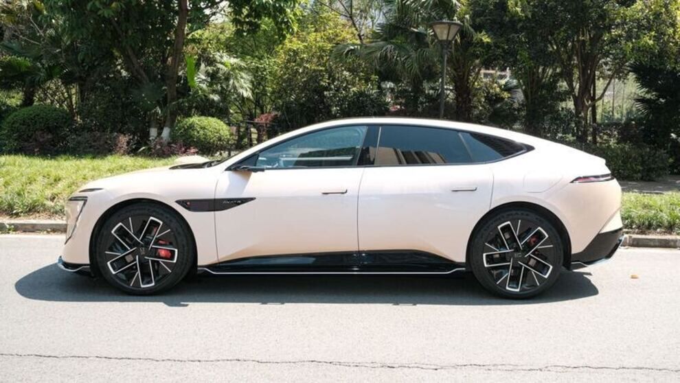 خودرو چینی با طراحی یک ایرانی به بازار آمد + عکس