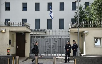 اسرائیل سفارتخانه‌ها خود را از ترس پاسخ ایران تخلیه می‌کند