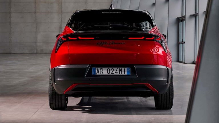 آلفارومئو میلانو معرفی شد؛ یک شاسی بلند جمع و جور و دوست داشتنی