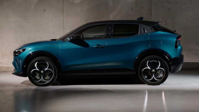 آلفارومئو میلانو معرفی شد؛ یک شاسی بلند جمع و جور و دوست داشتنی