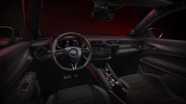 آلفارومئو میلانو معرفی شد؛ یک شاسی بلند جمع و جور و دوست داشتنی