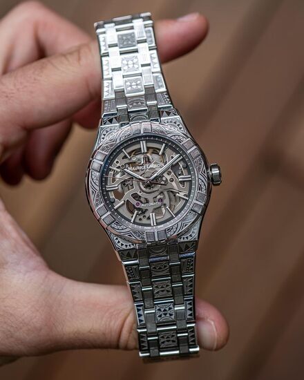 ساعت حکاکی شده موریس لاکروا + عکس