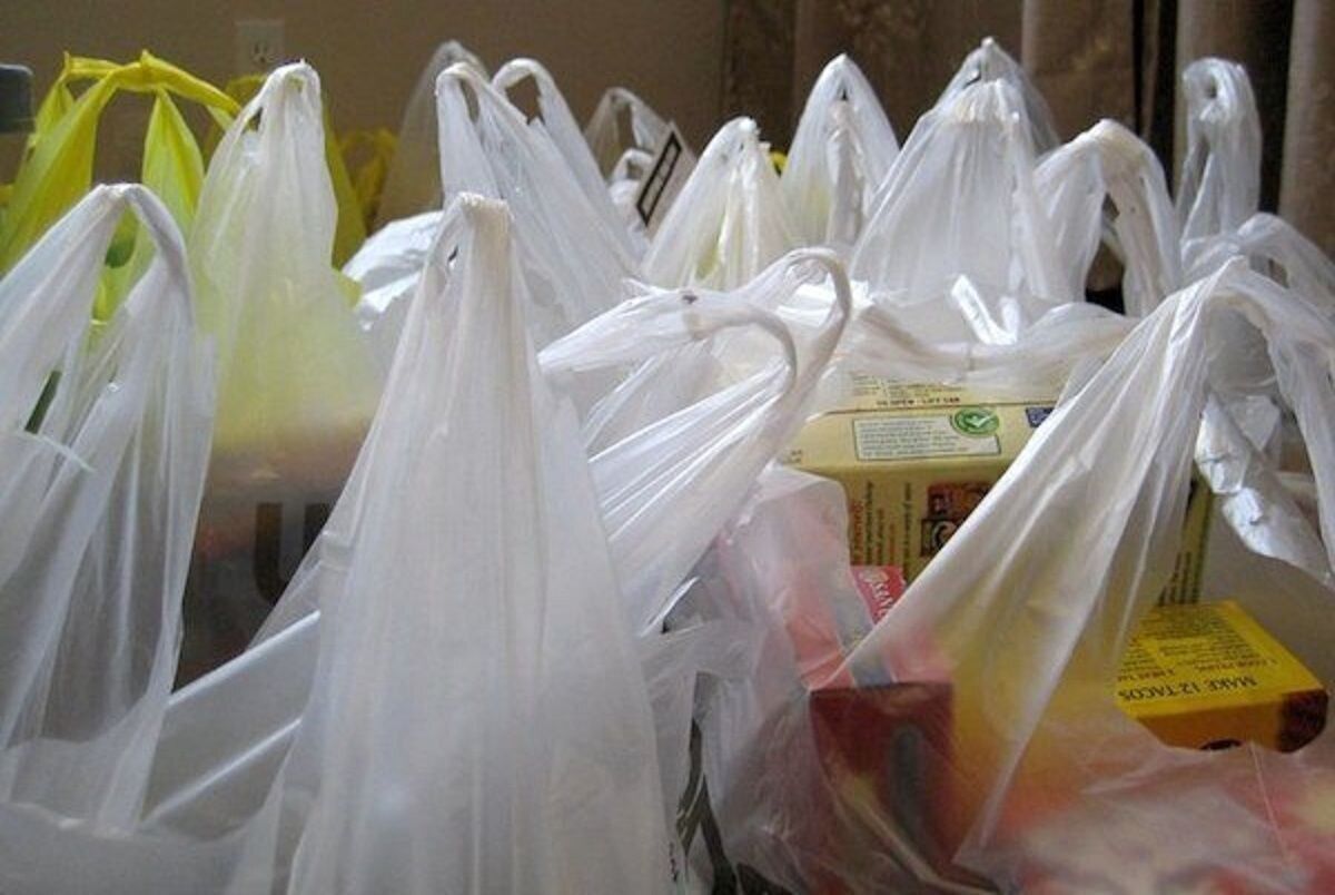 عرضه رایگان کیسه‌های پلاستیکی در فروشگاه‌ها ممنوع شد
