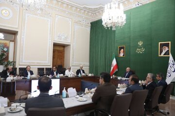 نشست مشترک کمیسیون اقتصادی مجلس و جمعی از مدیران عامل هلدینگ‌های سرمایه‌گذاری