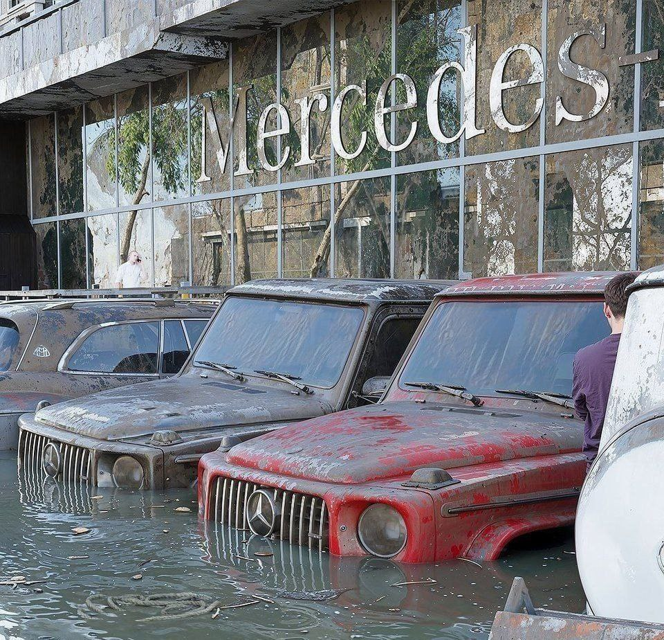 ماشین های گرانی که زیر آب دفن شدند