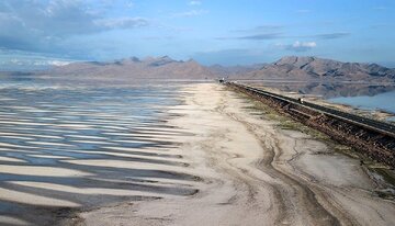 تراز دریاچه ارومیه از مرز ۱۲۷۰ متر بالاتر رفت