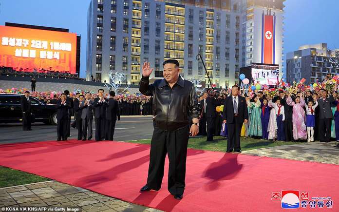 شلوار عجیب رهبر کره‌شمالی سوژه رسانه‌ها شد! +عکس