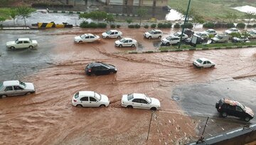 وضعیت خودروها در آبگرفتگی خیابان‌های خوزستان